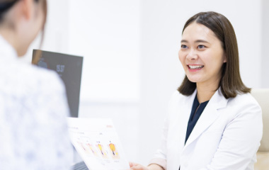 女性医師による皮膚科診察